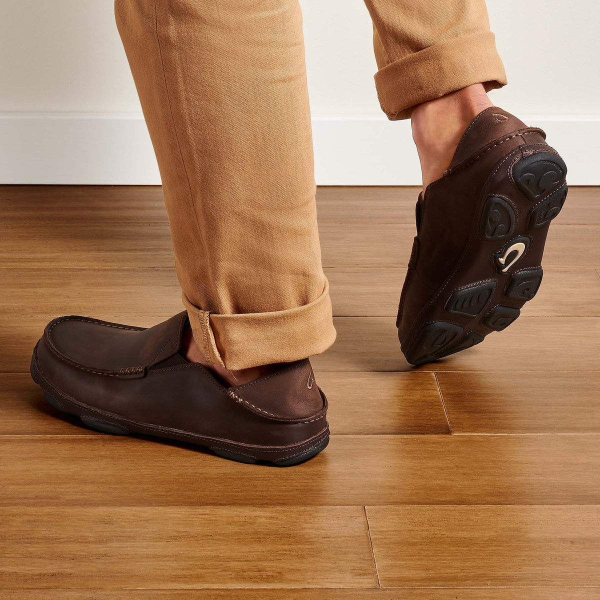OluKai Moloā Men's Leather Slip On Shoes - Dark Wood / Dark Java