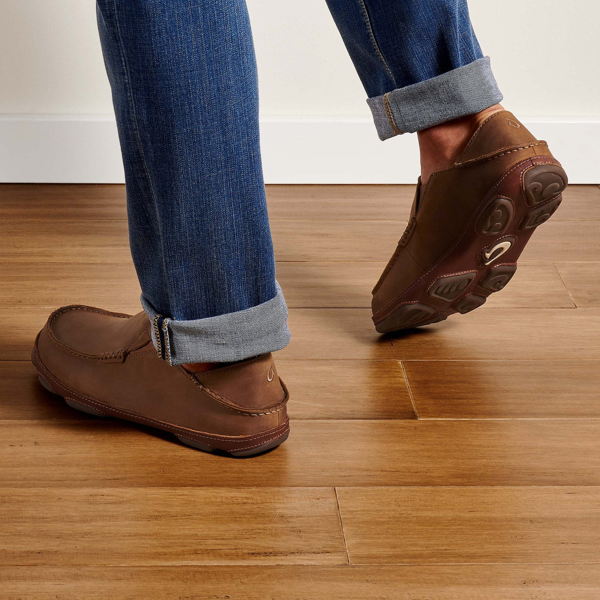 OluKai Moloā Men's Leather Slip On Shoes - Ray / Toffee