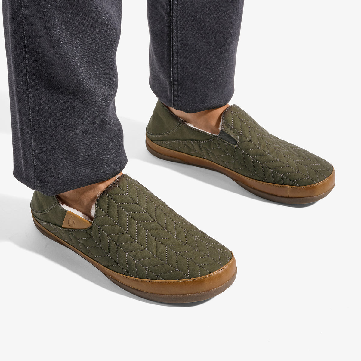 OluKai Hanohano Men’s Waxed Canvas Slippers for Men