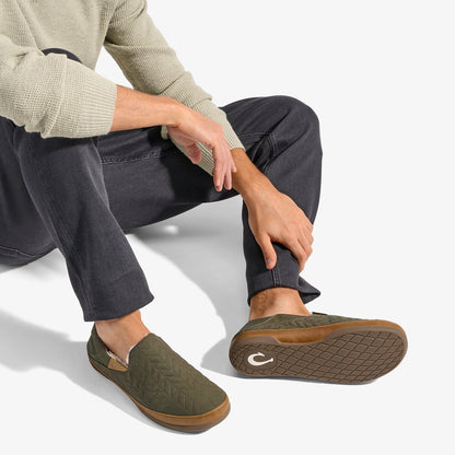 OluKai Hanohano Men’s Waxed Canvas Slippers for Men