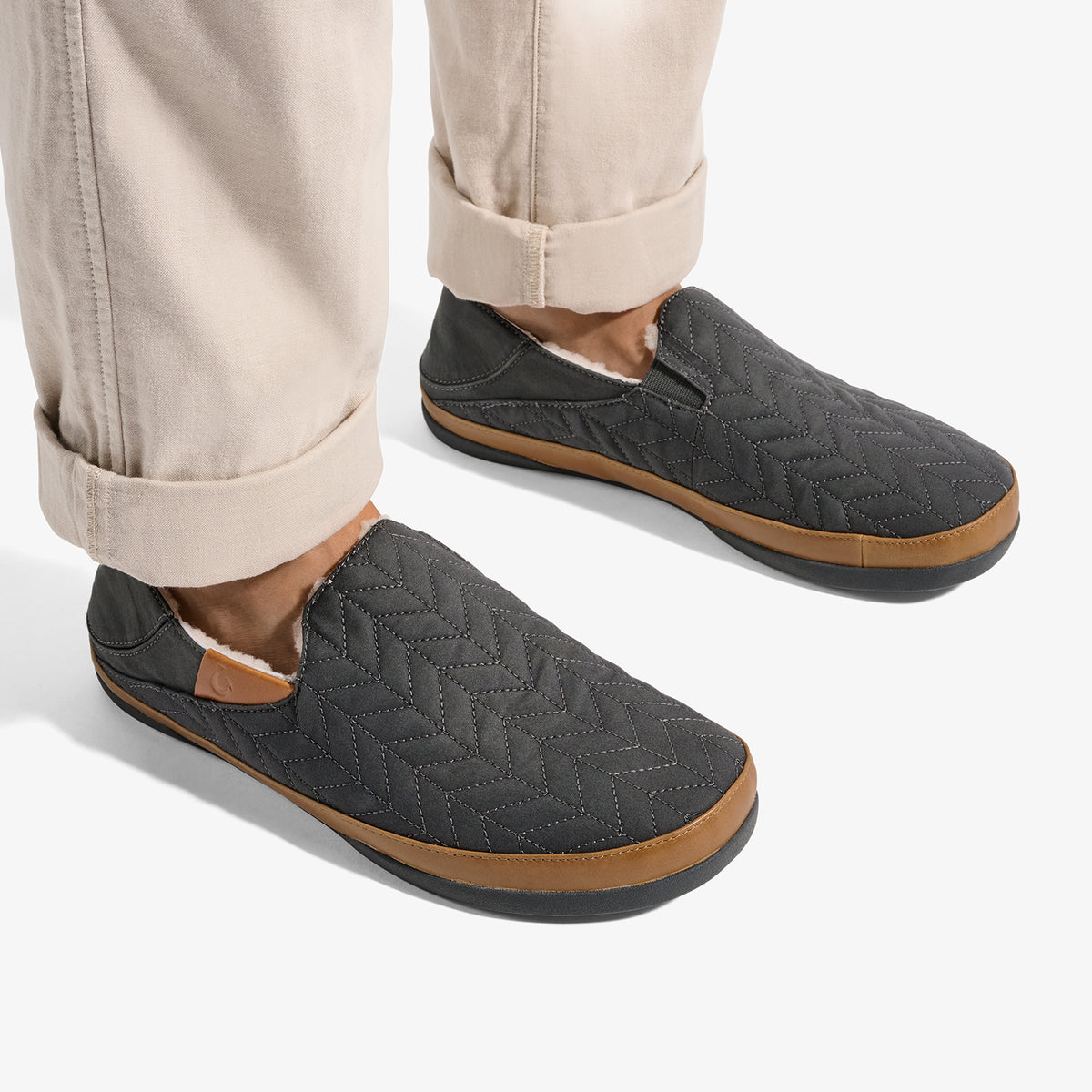 OluKai Hanohano Men’s Waxed Canvas Slippers for Men