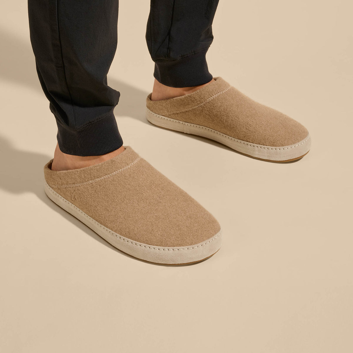 OluKai Hāmani Hulu Men’s Wool Mule Slippers for Men