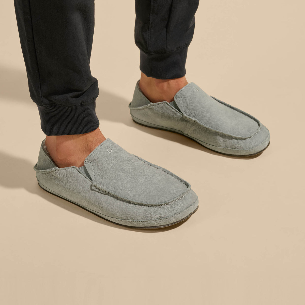 OluKai Moloā Men's Leather Slippers for Men