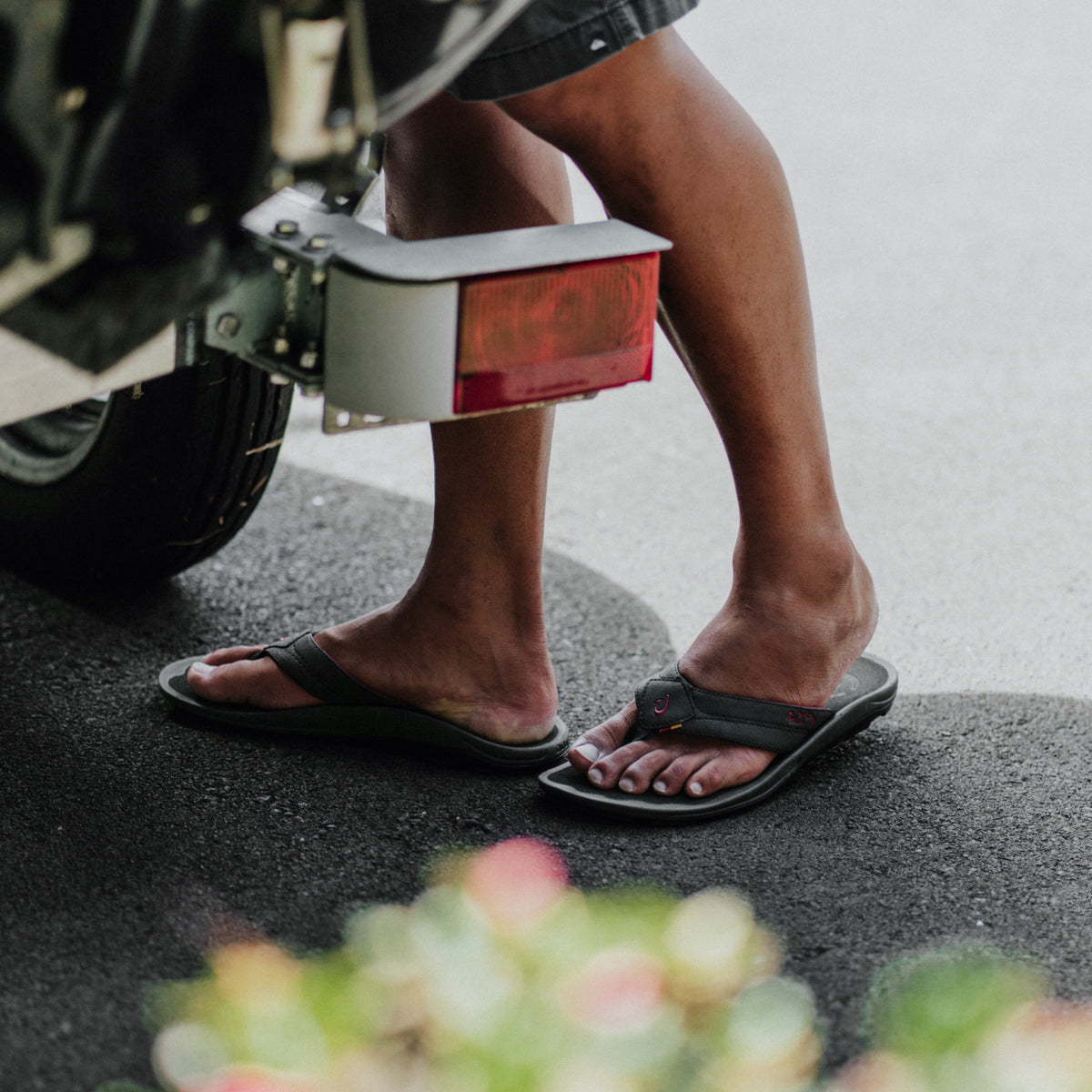 OluKai Kīpī Men’s Comfortable Beach Sandals for Men