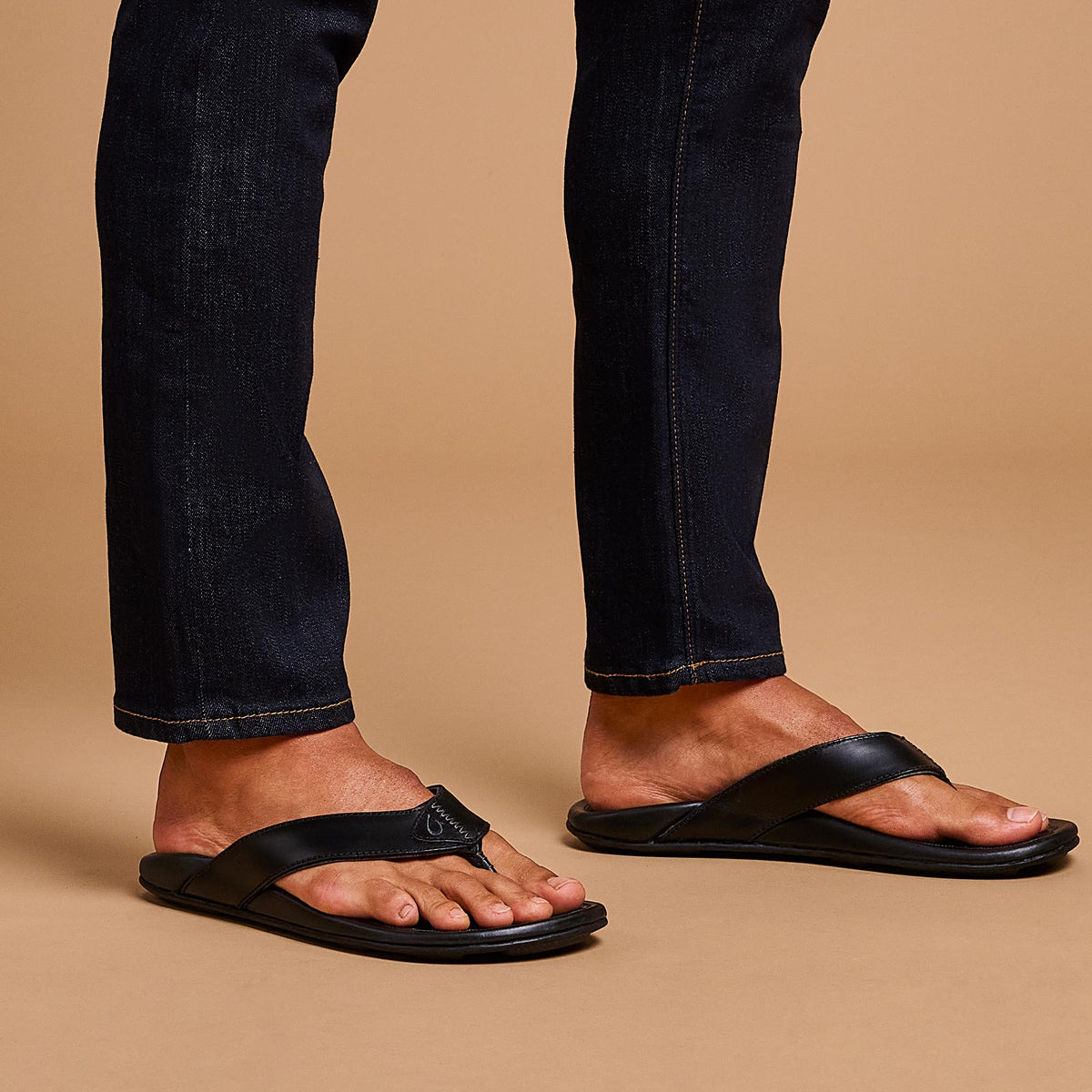 OluKai Mekila Men's Full-Grain Leather Beach Sandals for Men