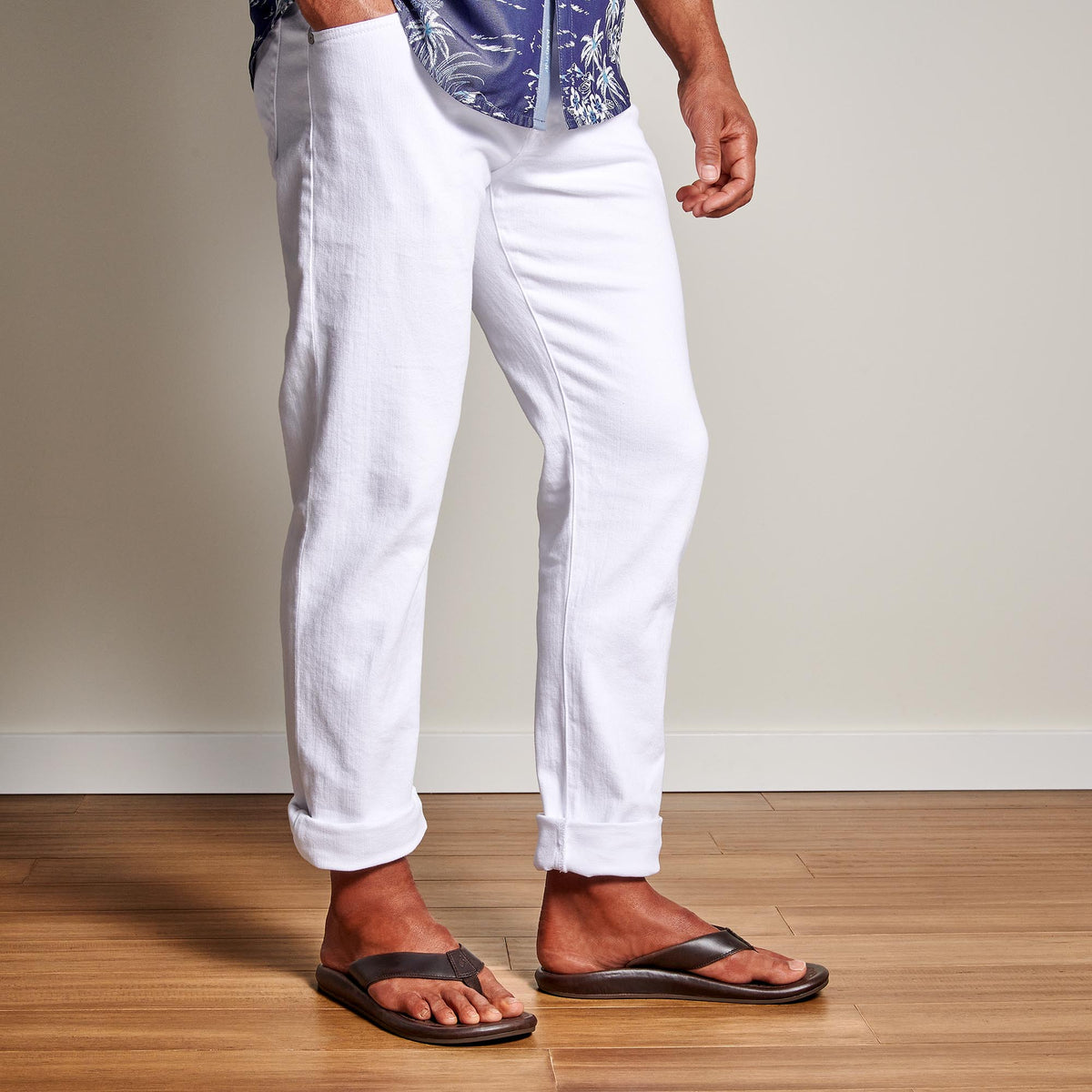 OluKai ‘Ilikai Men‘s Leather Beach Sandals for Men