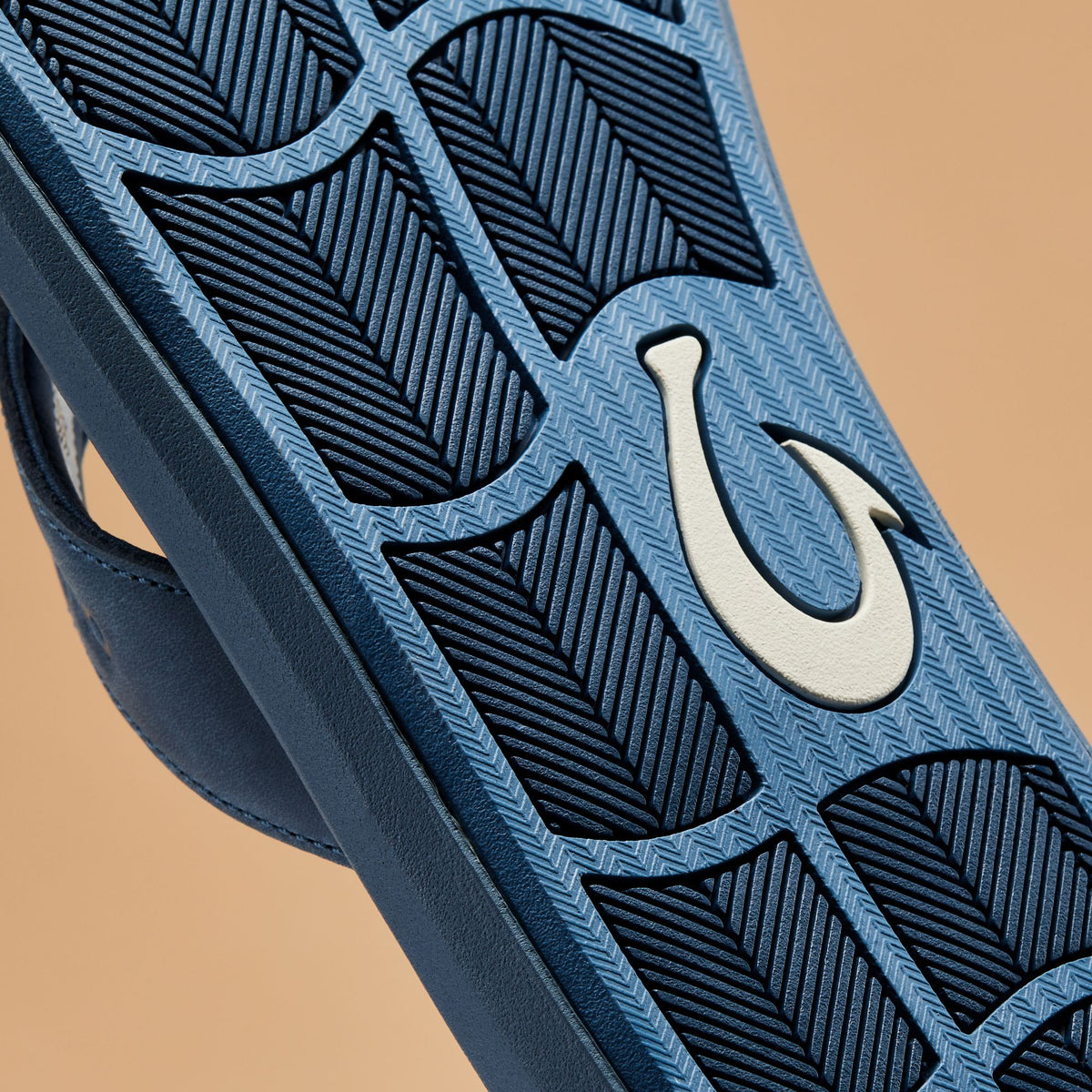 OluKai Pili Men’s Waterproof Leather Sandals for Men