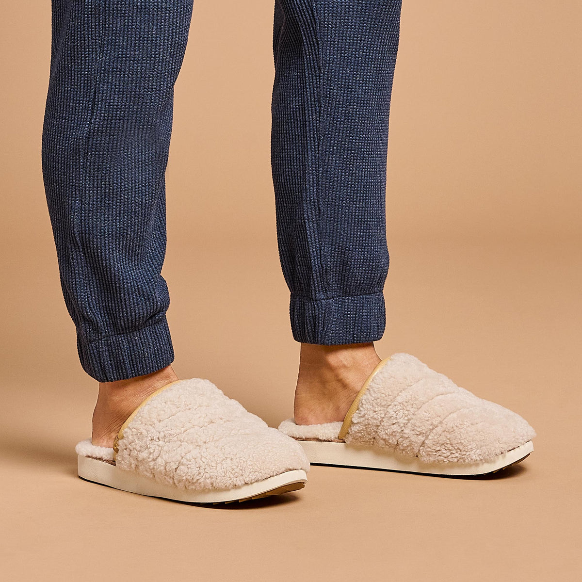 OluKai Pūpū Mua Women’s Shearling Mule Slipper for Women