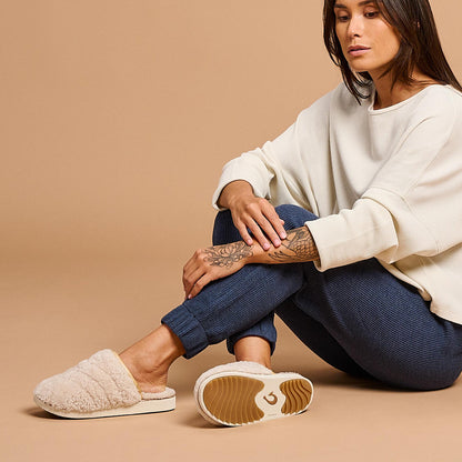 OluKai Pūpū Mua Women’s Shearling Mule Slipper for Women
