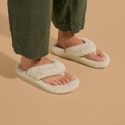 OluKai Kīpe'a Heu Women‘s Flip Flop Slippers for Women