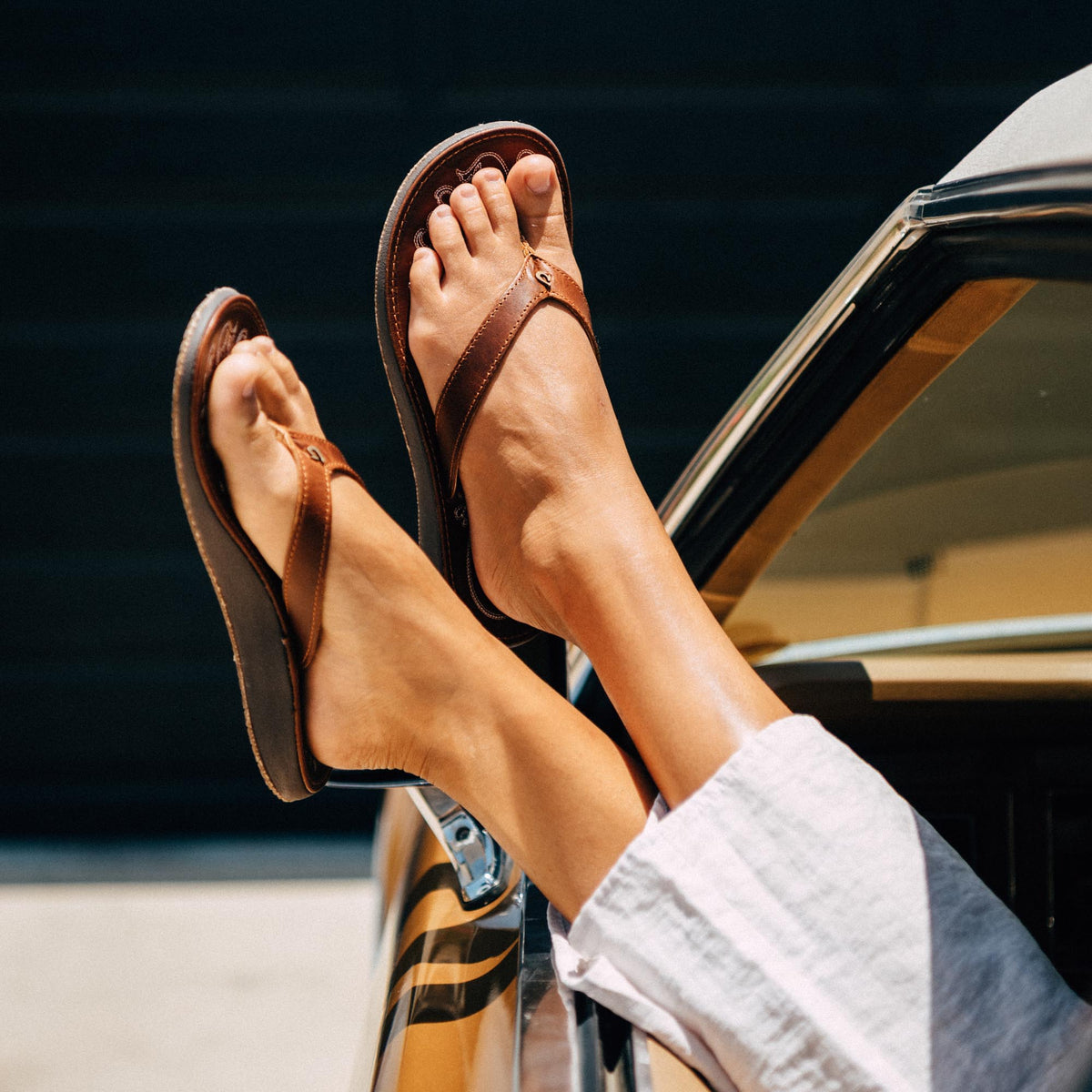 OluKai Paniolo Women’s Leather Beach Flip Flops for Women