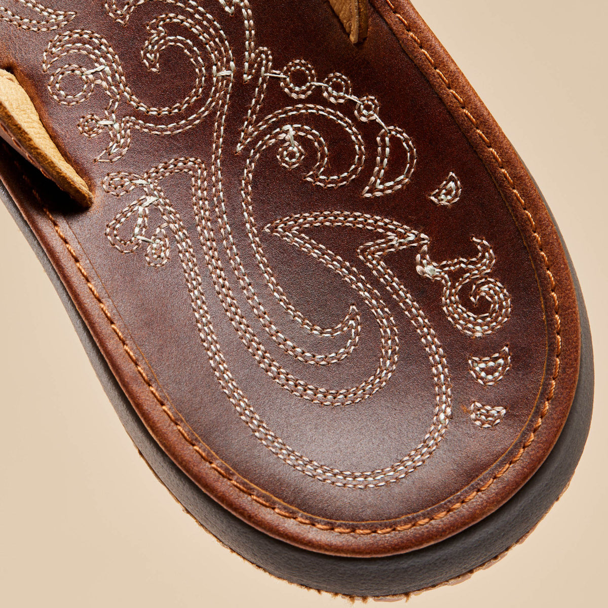 OluKai Paniolo Women’s Leather Beach Flip Flops for Women